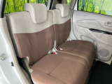 後部座席も気になるようなキズ・汚れやへたり等、大きなダメージはなく、良好な状態です。