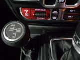 Rubiconに搭載された4&times;4システム。 セレクトラックフルタイム 4&times;4システムをベースに「4L」 のギア比を4:1低レンジにすることでよりオフロードの 走破性を向上。