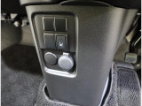 運転席シートヒーターはじんわり温めてくれるので、エアコンの風が苦手な方には嬉しい装備です。