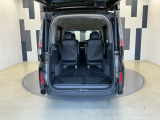 3列シートを畳むと沢山の荷物が積めます。スペースを広く有効にご活用いただけます。