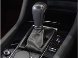 【シフトレバー】シフトもとても操作しやすいデザインになっております。運転する人の事を第一に考えた操作性の高い仕様です。