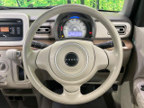 インテリアに合わせたデザインのステアリングは、運転される方のことも考え、運転しやすい形状、大きさです。是非一度、実際に触ってお確かめください。