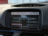 ナビゲーションは純正HDDナビを装着しております。AM、FM、CD、DVD再生がご使用いただけます。初めて訪れた場所でも安心ですね!