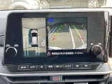 【アラウンドビューモニター装備】 バックカメラによる後方の確認だけでなく4つのカメラで真上から見ている様に周囲360度を写し出し、自車周辺の詳細な状況を確認出来ます。狭い場所での取り回しも安心です。