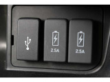 USBジャックも搭載。車内で音楽再生だけではなくスマートフォン等の機器へ充電可能です♪