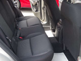 後部座席も足元広々です。