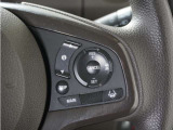 ◆アダプティブクルーズコントロール◆予め設定した車速内でクルマが自動的に加減速。前走車との適切な車間距離を維持しながら追従走行します。【LKAS】車線維持支援システムでステアリング操作を支援。