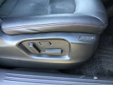 運転席はパワーシートとなっており適切なドライビングポジションを設定できます。