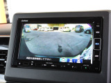 バックをするとき自動でリアの様子が映る『リアカメラ』付き!画面で確認しながらバックができますから安心ですね。でも、目視も大切ですよ!安全第一でお願いします!