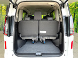 普段のお買い物や通勤、送迎等に十分な荷室スペースを確保しております。セカンドシートを倒すと、大きな荷物の積載も可能です♪