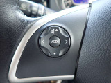 ステアリングスイッチが装備されておりステアリングから手を離す事無くオーディオ類の操作が可能ですので非常に便利です♪