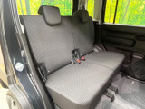 後部座席も気になるようなキズ・汚れやへたり等、大きなダメージはなく、良好な状態です。