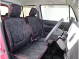 運転席はピンクのアクセントで可愛らしい見た目に仕上げました!