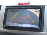 バックをするとき自動でリアの様子が映る『リアカメラ』付き!画面で確認しながらバックができますから安心ですね。でも、目視も大切ですよ!安全第一でお願いします!