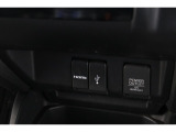 スマートフォンなどの音楽再生が可能なUSB接続ジャック装備車両です♪♪♪