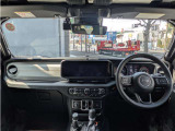 黒を基調に遊び心のあるおしゃれなカラーリングです。