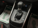 フロア式シフトレバーで運転しやすいですよ♪