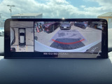 狭い場所での駐車やすれ違いなどでより的確な運転操作に役立つ360&deg;ビューモニターが装備されています。