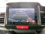 リアカメラが装備されています。バックにいれるだけでナビ画面に映ります。後方の安全確認や、狭い駐車場での車庫入れ、雨の日や夜間などに便利です。安全、安心にバックするためには必須アイテムですね。