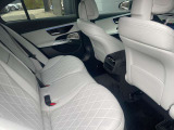 メルセデス・ベンツの定める厳しい基準をクリアしたお車のみをご案内させて頂きます。納車前整備はメーカー規定に基づき当店3Fの指定工場で入念に行なわれます。熟練のメカニックがお客様のお車を整備致します。