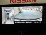 アラウンドビューモニターは4方のカメラで真上から車を見たようにモニターで確認ができます。周辺の安全確認、小さなお子様や障害物も目視で確認できるので駐車のしやすさだけでなく、事故防止にも役立ちます。
