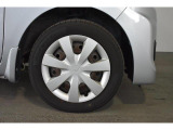 純正14インチホイルキャップ/タイヤサイズは155/65R14です