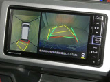 【バックカメラ】駐車時に後方がリアルタイム映像で確認できます。大型商業施設や立体駐車場での駐車時や、夜間のバック時に大活躍!運転スキルに関わらず、今や必須となった装備のひとつです!