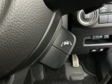 車線の中央付近を維持するようにステアリング操作を支援し、運転操作の負担を軽減する車線維持支援機能付きです!