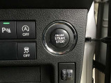 【 プッシュボタンスタートシステム 】 「アドバンストキーを携帯し、ブレーキペダルを踏みながらインパネ上のボタンを押すだけで、エンジンの始動/停止ができます。」