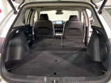 リア席を倒せば広々とした空間の出来上がり!床が低くフラットになり、天井までの高さがありますので積載が便利です。