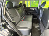 後部座席も気になるようなキズ・汚れやへたり等、大きなダメージはなく、良好な状態です。