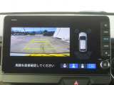 3モード切り替えができる純正バックカメラ付きで狭い場所や駐車時や車庫入れも安心。パーキングセンサーもついています。
