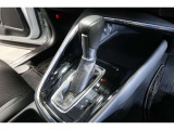 扱いやすい位置に配置されたフロアオートマチックです☆CVTを採用で滑らかでスムーズな走りが楽しめますよ♪