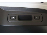 【パワーテールゲート】荷物で両手が塞がっていてもリモコンキーやボタン操作でハッチバックのドア開閉ができます◎
