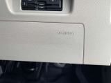 ♪ 運転席足元にもエアバック装備 事故の際に膝下を守ってくれます ♪