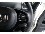 Hondaセンシングの機能のひとつ、アダプティブクルーズコントロール付!アクセルから足を離しても設定したスピードと前車との車間を保ち走行してくれます!車線維持もアシスト☆高速道路で疲労軽減ですね☆