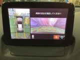 狭い場所での駐車やすれ違いなどでより的確な運転操作に役立つ360&deg;ビューモニターが装備されています。