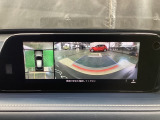 狭い場所での駐車やすれ違いなどでより的確な運転操作に役立つ360&deg;ビューモニターが装備されています。