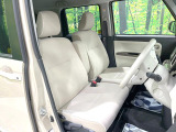 運転席まわりには十分なスペースがあり、大柄な方でもゆったり運転していただける環境です。