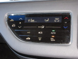 操作部に静電式タッチパネルを採用したフルオート・エアコンディショナー。Honda インターナビ同様、スマートフォン感覚の直感操作を実現しています。