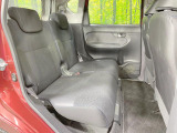 後部座席も気になるようなキズ・汚れやへたり等、大きなダメージはなく、良好な状態です。