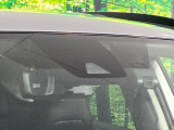 【トヨタセーフティセンス】走行中に前方の車両等を認識し、衝突しそうな時は警報とブレーキで衝突回避と被害軽減をアシスト。より安全にドライブをお楽しみいただけます。