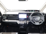 操作性に優れた運転席となります!小物入れや各ボタンの配置にこだわり、使いやすいです!座り心地もよく視認性も良好なのでロングドライブもお任せ下さい!