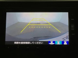 【バックカメラ】運転が苦手な方も車庫入れラクラクです!ギアをリバースに入れれば自動的に切り換わりますので、面倒な操作は不要です♪狭い駐車場もお車を傷つけず安心ですね!