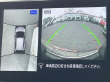 車を真上から見ているように、周囲の状況を把握しながら安心して駐車が行えるアラウンドビューモニター!