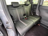後部座席も気になるようなキズ・汚れやへたり等、大きなダメージはなく、良好な状態です。