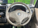 インテリアに合わせたデザインのステアリングは、運転される方のことも考え、運転しやすい形状、大きさです。是非一度、実際に触ってお確かめください。