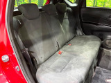 後部座席も気になるようなキズ・汚れやへたり等、大きなダメージはなく、良好な状態です。