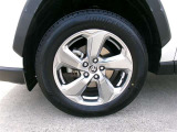 18インチ純正アルミホイール。路面に近いホイール部分は特に目立ちますし、車のイメージも大きく変わりますよ!