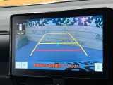 【バックカメラ】駐車時に後方がリアルタイム映像で確認できます。大型商業施設や立体駐車場での駐車時や、夜間のバック時に大活躍!運転スキルに関わらず、今や必須となった装備のひとつです!